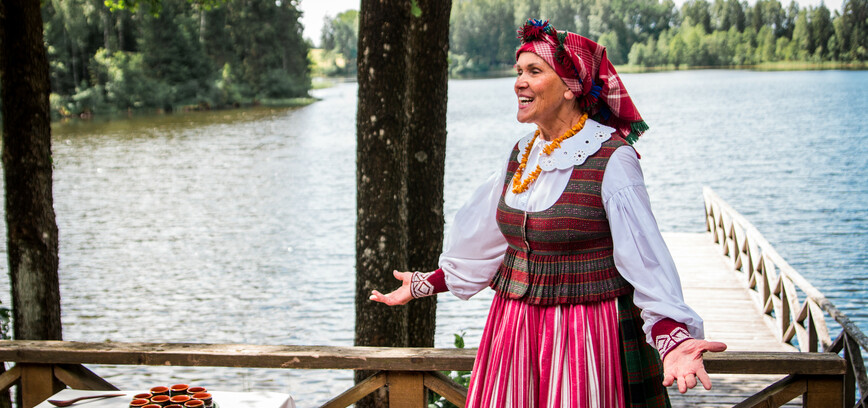 Žemaitiškos tradicijos prie šeimos stalo: Plungės rajono sodybos istorija pristatyta visai Europai