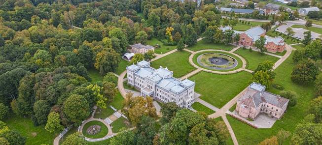 Plungės dvaro sodybos rūmai/ Žemaičių dailės muziejus