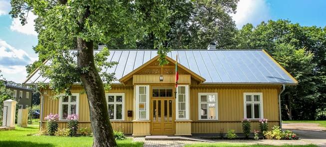 Plungės dvaro sodybos advokatų namas